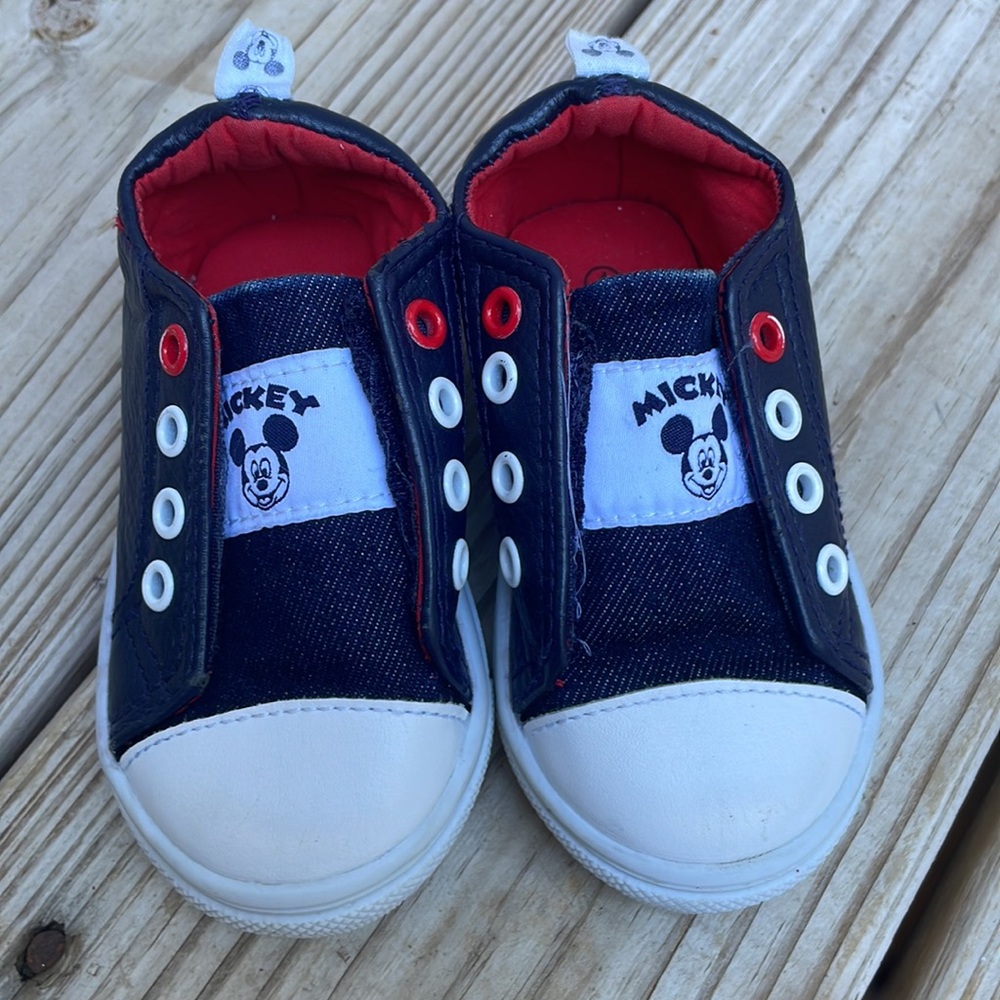 INFANT Mickey Mouse Shoes/Sneakers Size 4